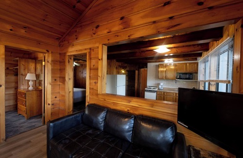 Lake George Hotel | Depe Dene Lakeside Resort