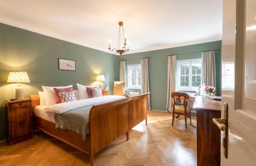 Anif Hotel | Der Schlosswirt zu Anif - Biedermeierhotel und Restaurant