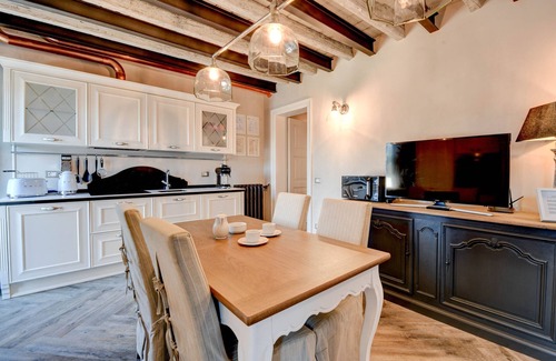 Desenzano del Garda City Centre Apartment | DesenzanoLoft : La Vite Luxury Appartment 2 CIN IT017067C2HOLOZDF9