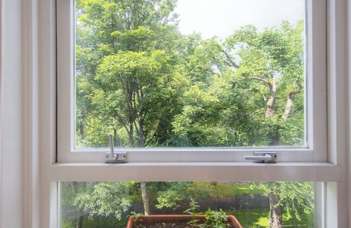 Newington Apartment | Desirable Edinburgh Retreat With Famous Park Views