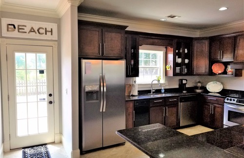 Crystal Beach House | DESTIN FL-AUGUST SPECIALS -Walk to beach/community pool & Pet Friendly.