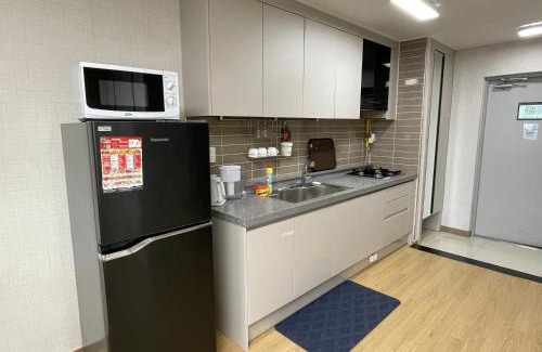 Clark Freeport Apartment | DHeights Monterrace Clark Studio with Kitchen Overlooking Balcony