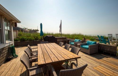 Wading River House | Diana Luxury Retreat: Private Beach and Vineyards