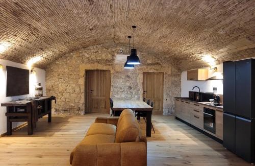 Historic Castle District Apartment | Dimora Luxury Canelles