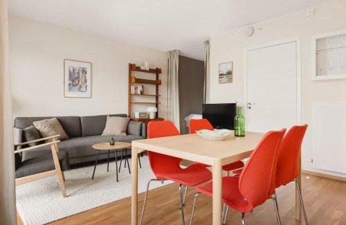 Arstad Apartment | Dinbnb Apartments I City Oasis, workspace & elevator!