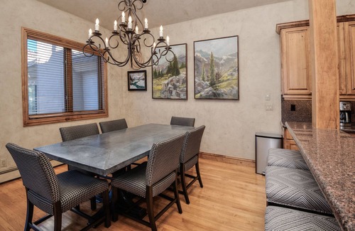 Beaver Creek House | Direct Ski Access,Mtn Views!Walk to Shops & Dining in BC Village Great LOCATION!