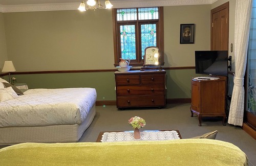 Killcare Apartment | Directly on Putty Beach Reserve, Relaxing well Maintained Studio level