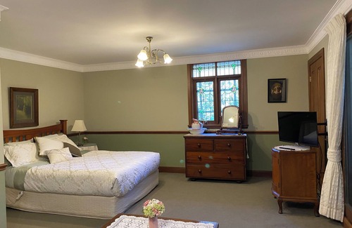 Killcare Apartment | Directly on Putty Beach Reserve, Relaxing well Maintained Studio level