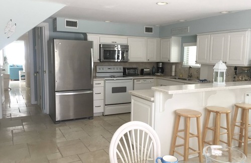 Madeira Beach Apartment | Directly on the Beach