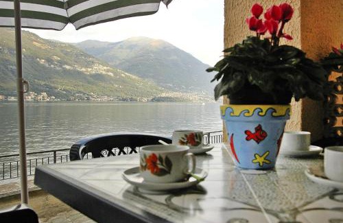 Lezzeno Apartment | Directly on the lake Paganini flats in Lezzeno