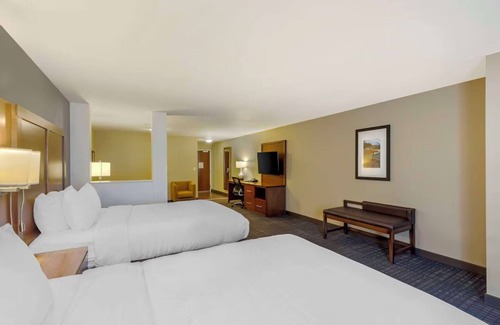 Loveland Hotel | Discover Comfort in 2 Classic Suites Close to Loveland Sports Park