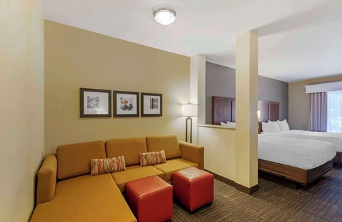 Loveland Hotel | Discover Comfort in 2 Classic Suites Close to Loveland Sports Park