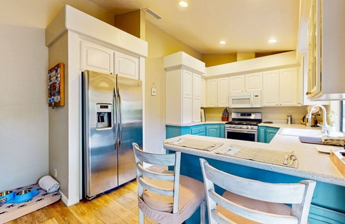 Spring Valley House | Discover outdoor paradise at this Spring Valley oasis with a hot tub, BBQ island