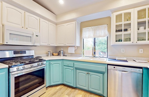 Spring Valley House | Discover outdoor paradise at this Spring Valley oasis with a hot tub, BBQ island