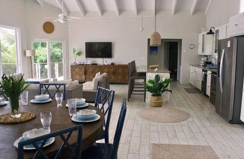 Johnson Bay Villa | Discover the Rainbow Beach House – your ultimate beachfront getaway in stunning Coral Bay! Experience the perfect blend of comfort and relaxation in this idyllic paradise. Book your escape today!