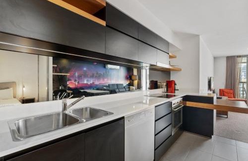 South Brisbane Apartment | Discover urban bliss in our 1-bedroom King bed apartment! City views and cultural gems
