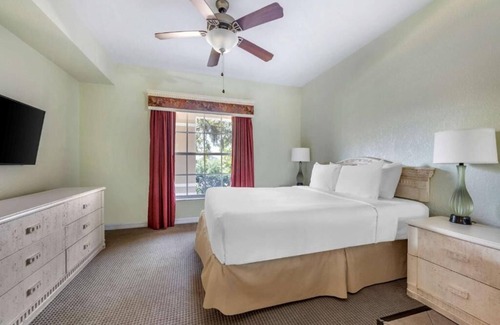 West Kissimmee Hotel | Disney Delight in Celebration! Full Kitchen, Outdoor Pool, Free Shuttle!