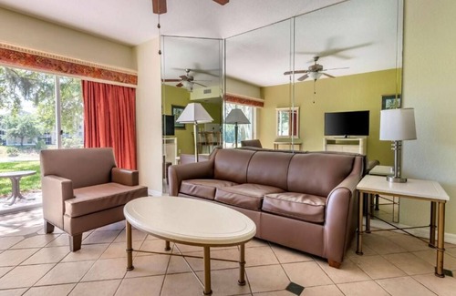 West Kissimmee Hotel | Disney Delight in Celebration! Full Kitchen, Outdoor Pool, Free Shuttle!