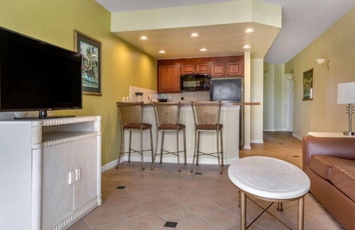 West Kissimmee Hotel | Disney Delight in Celebration! Full Kitchen, Outdoor Pool, Free Shuttle!