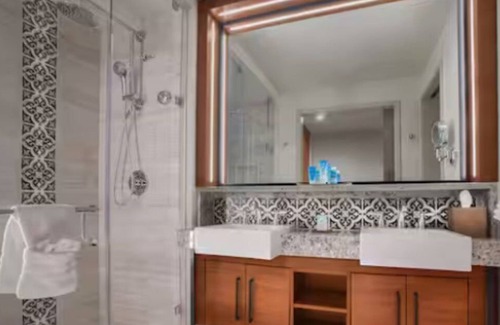 Bay Lake Hotel | Disney's Coronado Springs Resort