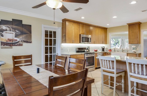 Santa Ana House | Disneyland, Beach and Much More!