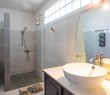 Dili House | Dive Timor Guesthouse and Apartments