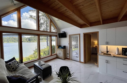 Ucluelet Hotel | Doc Holiday Cabin