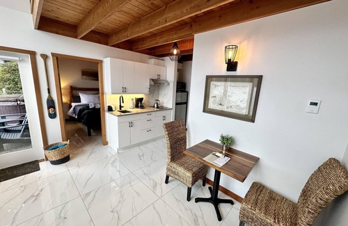 Ucluelet Hotel | Doc Holiday Cabin