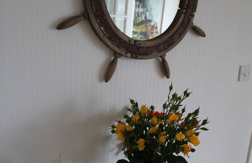 St Merryn House | Dog friendly bungalow with EV charger, a short walk to St Merryn village centre