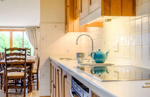 Chedworth Cottage | Dog friendly holiday cottage in the Cotswolds with a hot tub - Owls Roost
