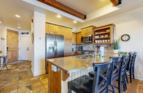 Kimball Junction House | Dog-friendly Newpark townhome w/private hot tub, washer/dryer, & central AC
