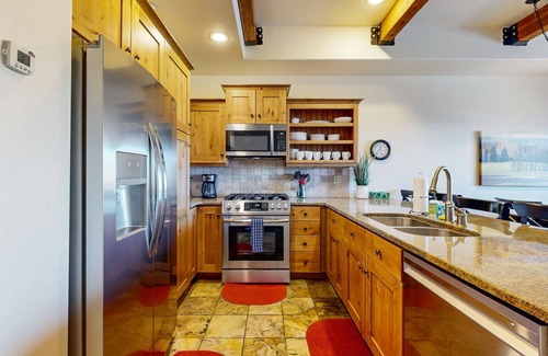 Kimball Junction House | Dog-friendly Newpark townhome w/private hot tub, washer/dryer, & central AC