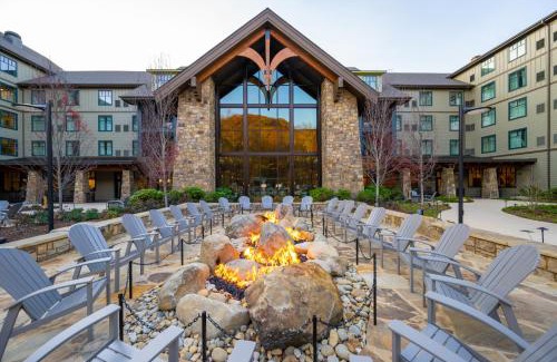 Sevierville Hotel | Dollywood's HeartSong Lodge & Resort