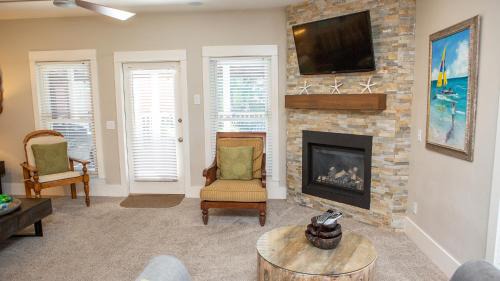 Seawalk Circle House | Dolphin House