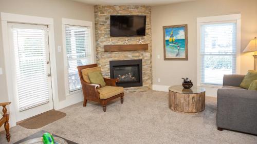 Seawalk Circle House | Dolphin House