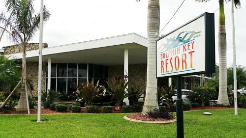 Caloosahatchee Resort | Dolphin Key Resort - Cape Coral