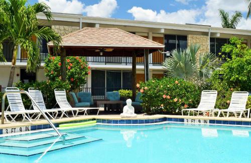 Caloosahatchee Resort | Dolphin Key Resort - Cape Coral
