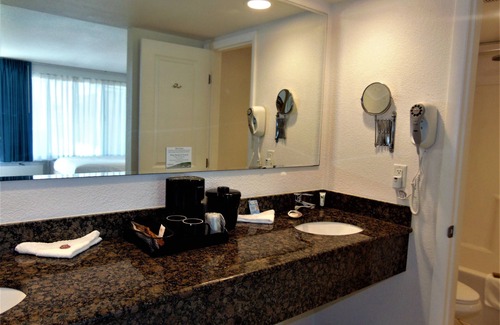 Caloosahatchee Hotel | Dolphin Key Resort