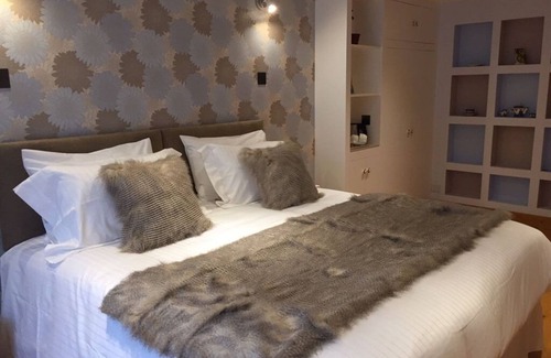 Glastonbury Bed & Breakfast | Double or Twin-Ensuite with Shower-The Spotted Owl