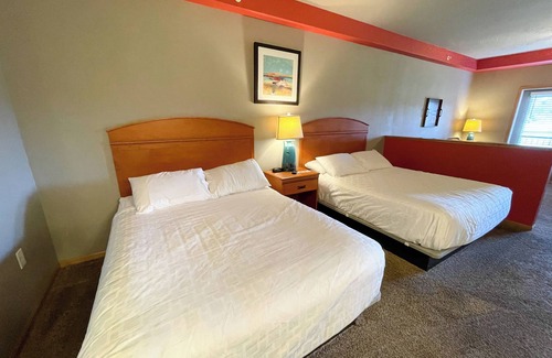 Spring Brook Hotel | Double Queen Hotel Room @ Spring Brook Resort