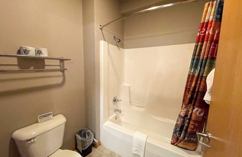 Spring Brook Hotel | Double Queen Hotel Room @ Spring Brook Resort