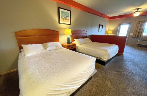 Spring Brook Hotel | Double Queen Hotel Room @ Spring Brook Resort