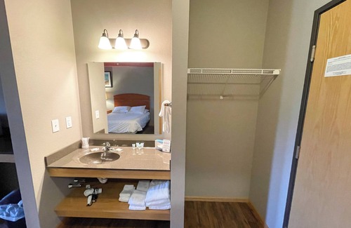 Spring Brook Hotel | Double Queen Hotel Room @ Spring Brook Resort