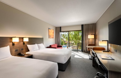 Desert Springs Hotel | DoubleTree by Hilton Alice Springs