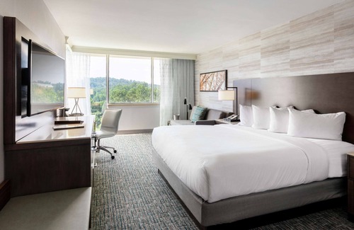 Crestline Heights Hotel | DoubleTree by Hilton Birmingham Perimeter Park