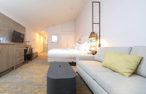 Campbell Hotel | Doubletree by Hilton Campbell - Pruneyard Plaza