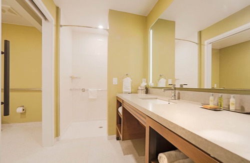 Campbell Hotel | Doubletree by Hilton Campbell - Pruneyard Plaza