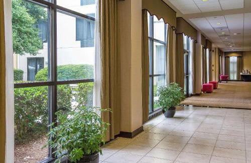 Charlotte Hotel | DoubleTree by Hilton Charlotte Airport