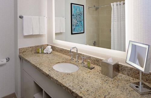 Streeterville Hotel | DoubleTree by Hilton Chicago - Magnificent Mile