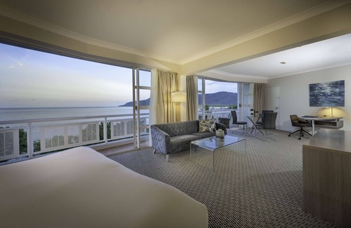 Cairns Central Business District Hotel | DoubleTree by Hilton Hotel Cairns